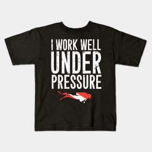 I work well under pressure Kids T-Shirt